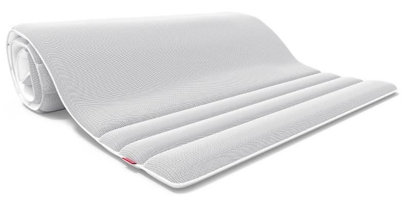 Der zusammengerollte  BODYGUARD Topper 140x200 cm.