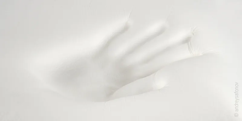 Marque d'une main pour montré l'effet mémoire de fome sur la mousse. 