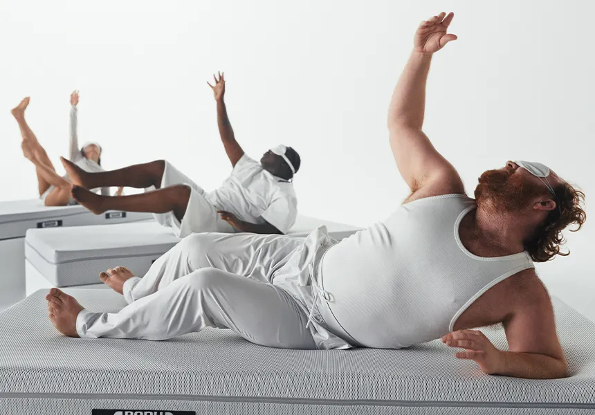 Personnes dormant dans différentes positions sur des matelas BODYGUARD®