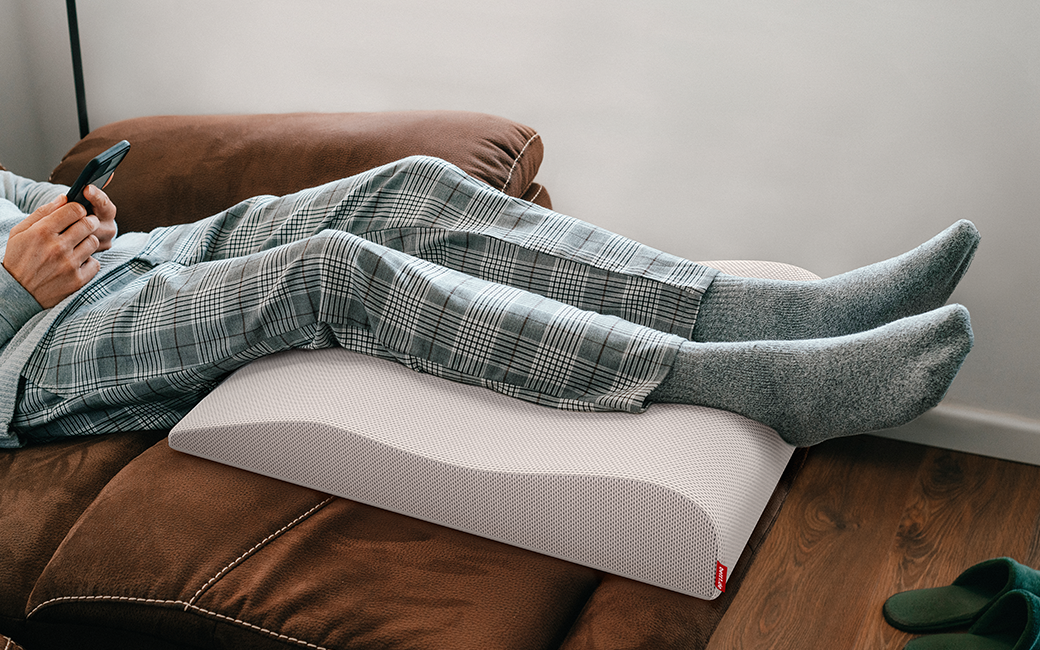 Illustration : jambes reposent sur un repose jambe BODYGUARD